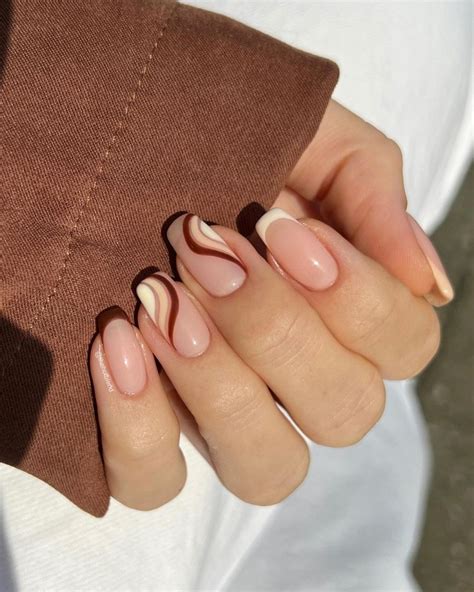 Tendenze unghie autunno 2022 colori e nail art da cui .